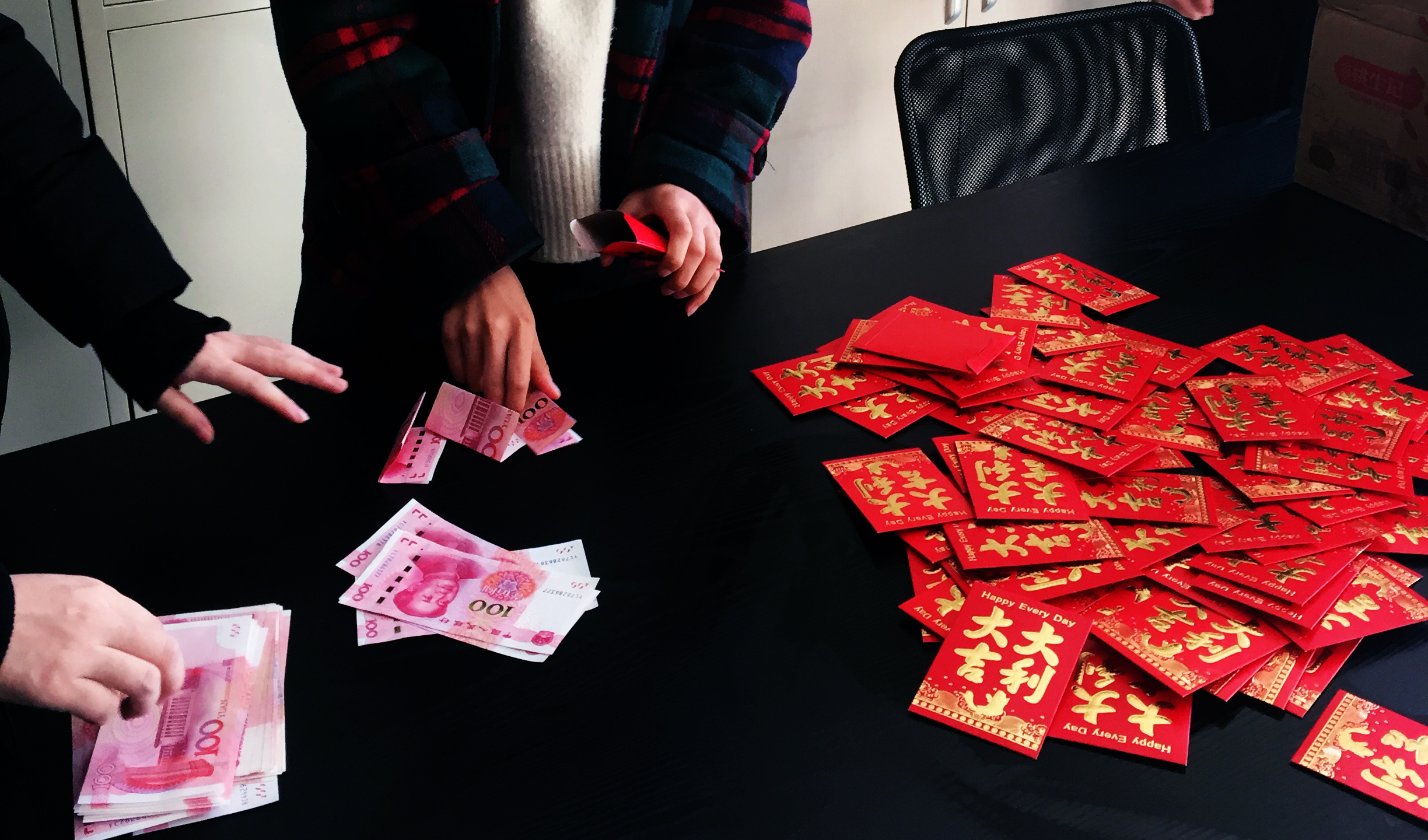 過節這件(jiàn)事(shì)，嗯，我們向來(lái)很認真。