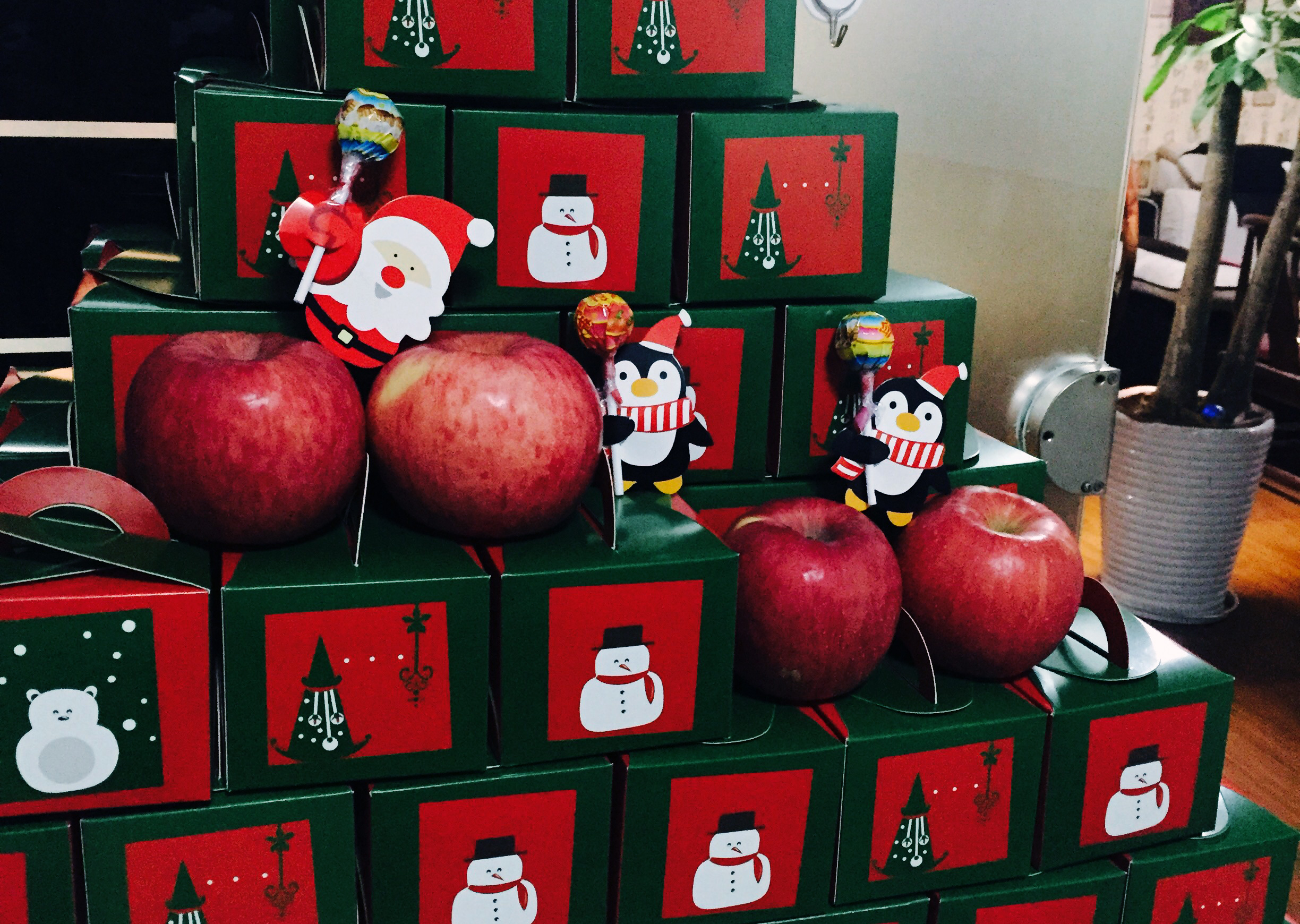 過節這件(jiàn)事(shì)，嗯，我們向來(lái)很認真。